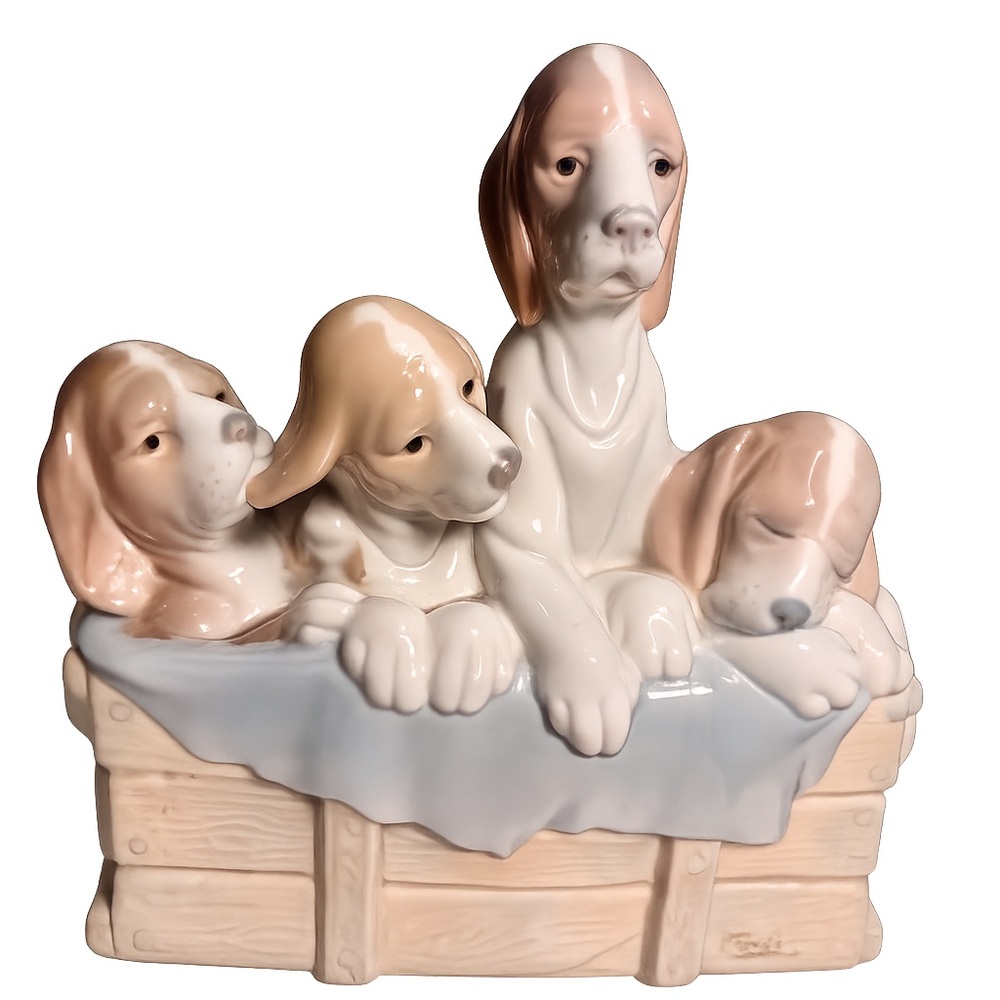 Lladro four Beagle Puppies in Basket retired 1978 vintage hand made in spain